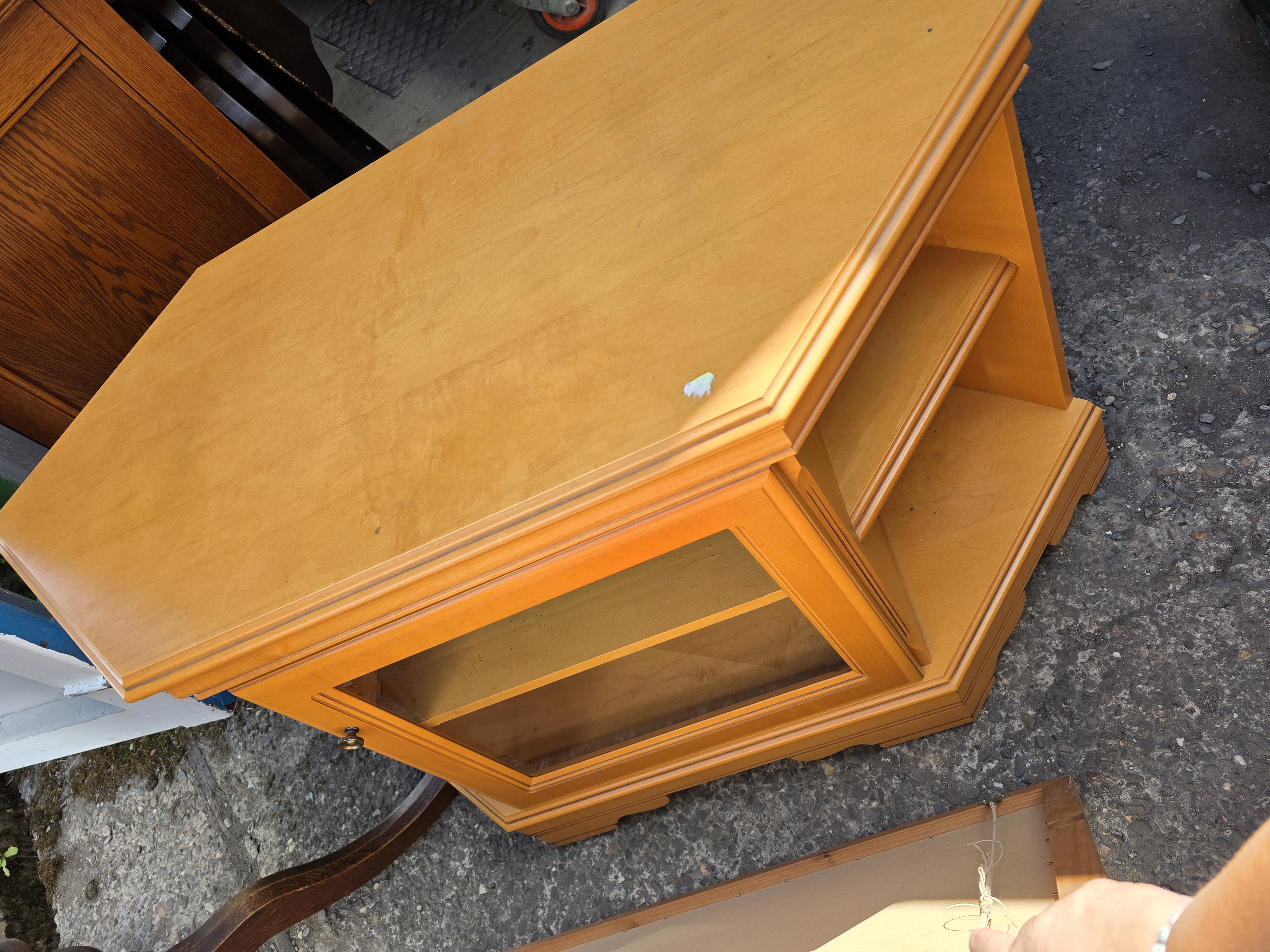Tv unit
